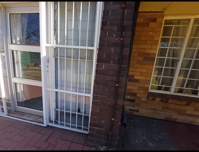 3 BEDROOM HOUSE TO LET IN VANDERBIJLPARK SW 1